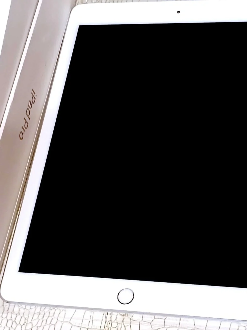 Apple iPad Air2 A1567 16 GB,Wi-Fi + 4G,9.7 in-Silver(Unlocked)Battery Health 90%
